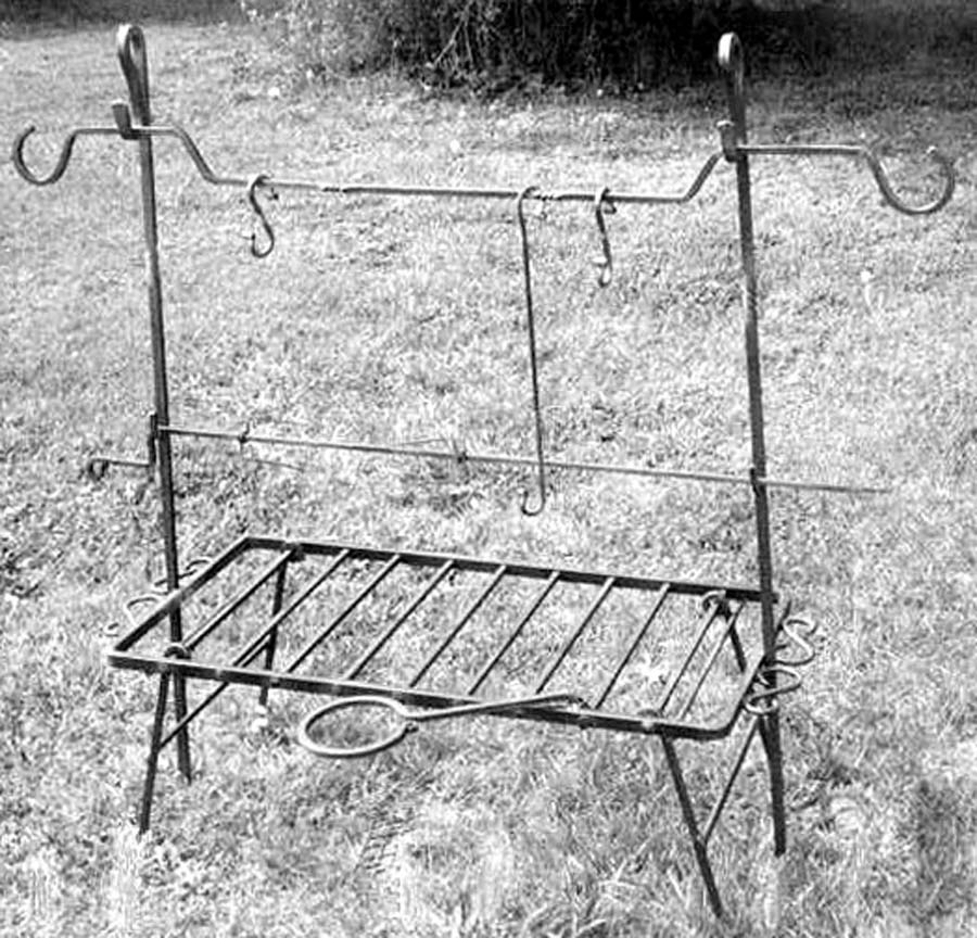CW4001 Primitive Camp Grill