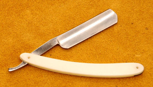 KE0302 Straight Razor
